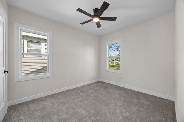 1005 10th St SW, Cedar Rapids, IA 52404