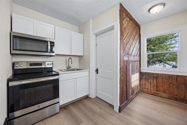 1005 10th St SW, Cedar Rapids, IA 52404