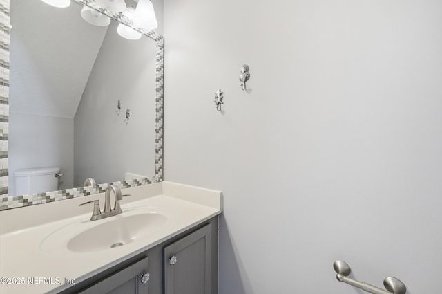 11 NORTHSIDE Drive S 202, Jacksonville, FL 32218