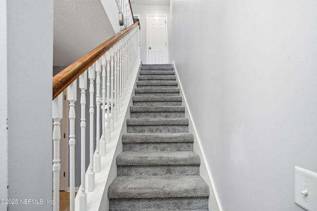 11 NORTHSIDE Drive S 202, Jacksonville, FL 32218