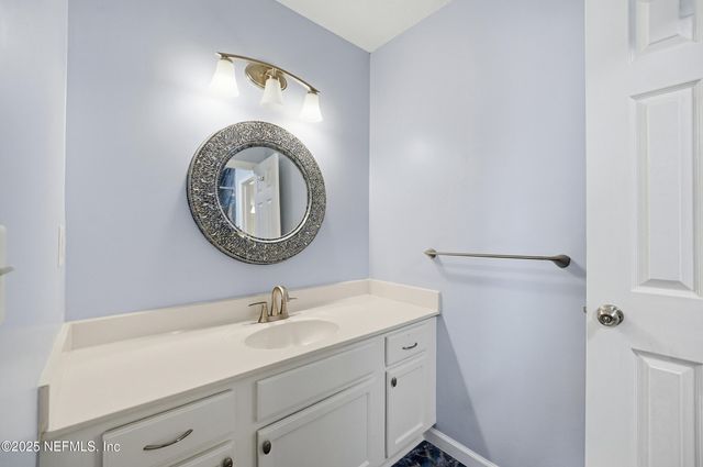 11 NORTHSIDE Drive S 202, Jacksonville, FL 32218