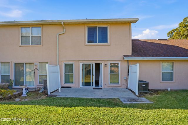 11 NORTHSIDE Drive S 202, Jacksonville, FL 32218