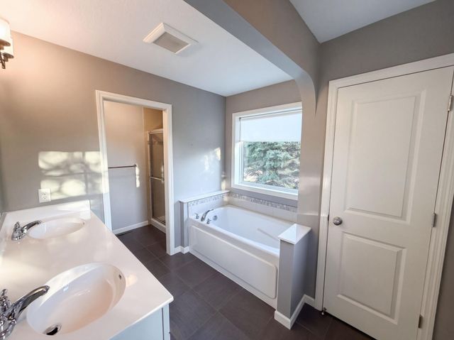 16891 E Lake Drive, Lakeville, MN 55044