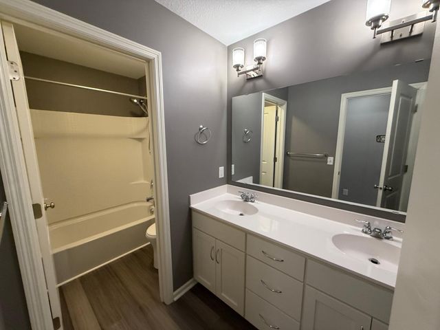 16891 E Lake Drive, Lakeville, MN 55044