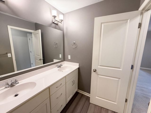 16891 E Lake Drive, Lakeville, MN 55044