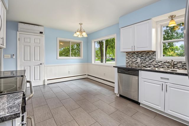 727 Tanglewood Drive, Shoreview, MN 55126