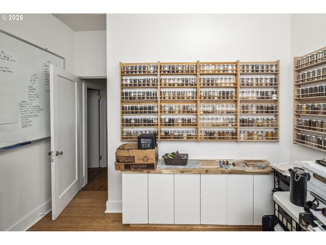 2204 Ne 7TH Ave, Portland, OR 97212