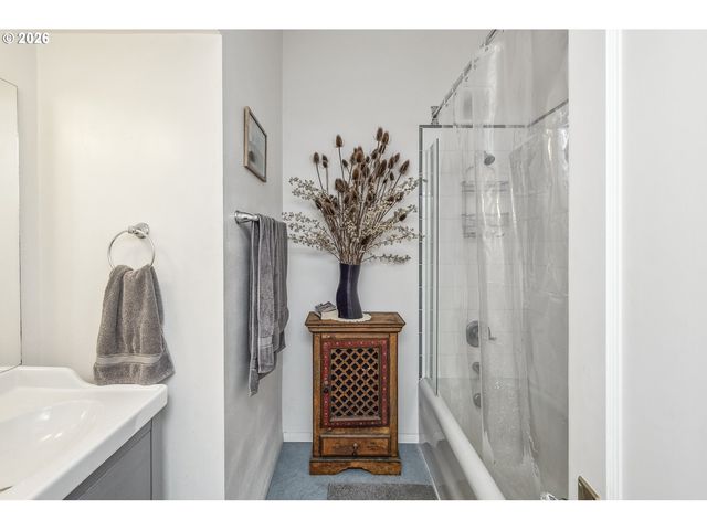 2204 Ne 7TH Ave, Portland, OR 97212