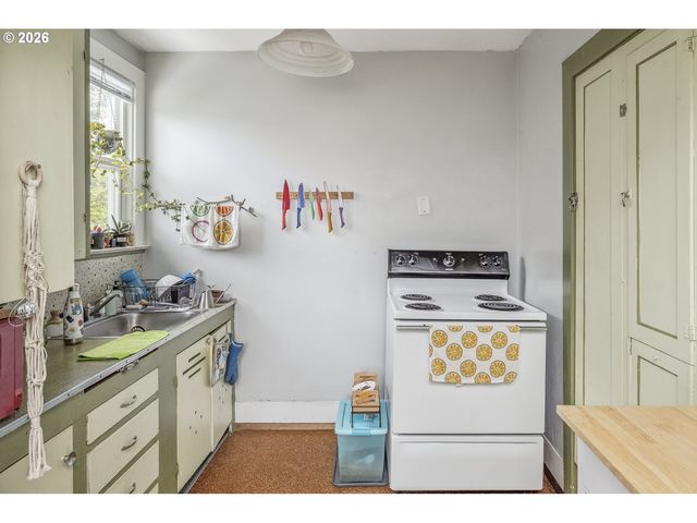 2204 Ne 7TH Ave, Portland, OR 97212