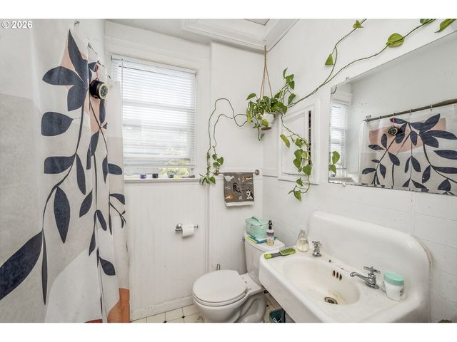 2204 Ne 7TH Ave, Portland, OR 97212