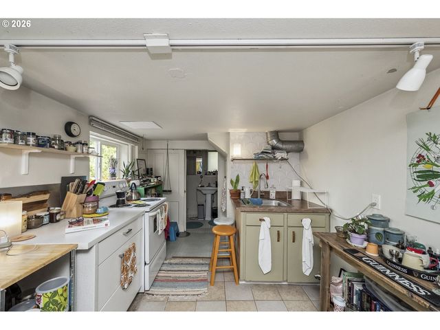 2204 Ne 7TH Ave, Portland, OR 97212