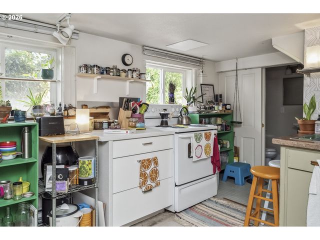 2204 Ne 7TH Ave, Portland, OR 97212