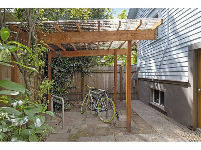 2204 Ne 7TH Ave, Portland, OR 97212