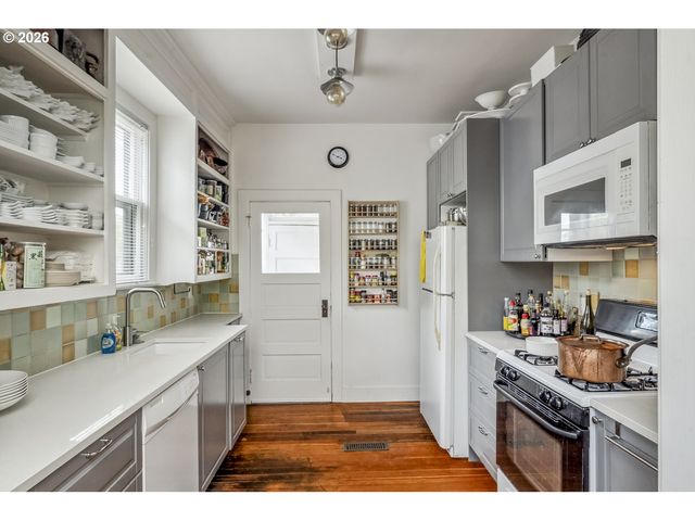 2204 Ne 7TH Ave, Portland, OR 97212