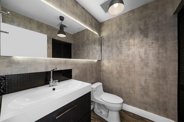 3470 E Coast Ave H2403, Miami, FL 33137