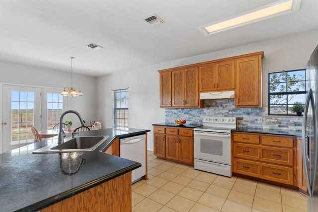 18319 Werchan LN D, Coupland, TX 78615