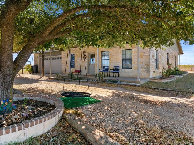 18319 Werchan LN D, Coupland, TX 78615