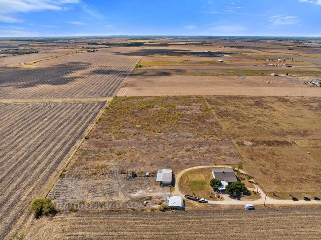 18319 Werchan LN D, Coupland, TX 78615