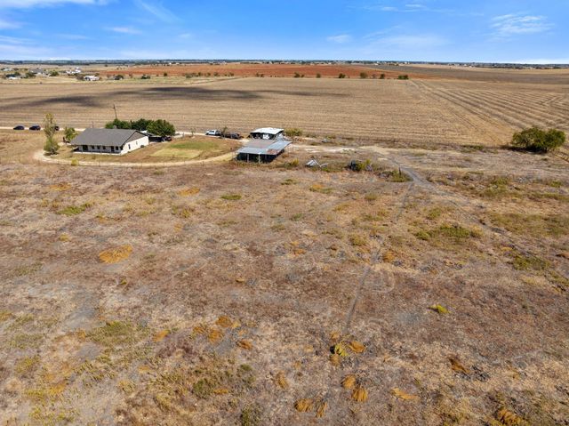 18319 Werchan LN D, Coupland, TX 78615