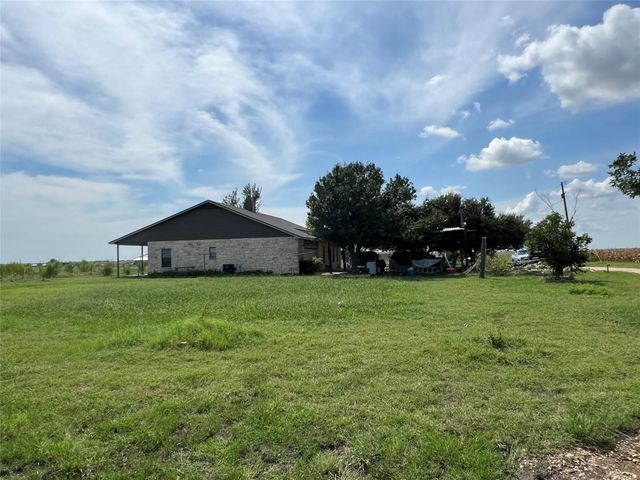 18319 Werchan LN D, Coupland, TX 78615