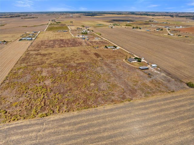18319 Werchan LN D, Coupland, TX 78615