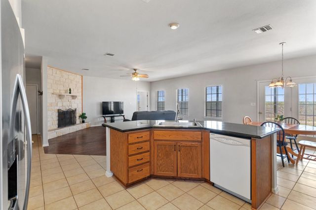 18319 Werchan LN D, Coupland, TX 78615
