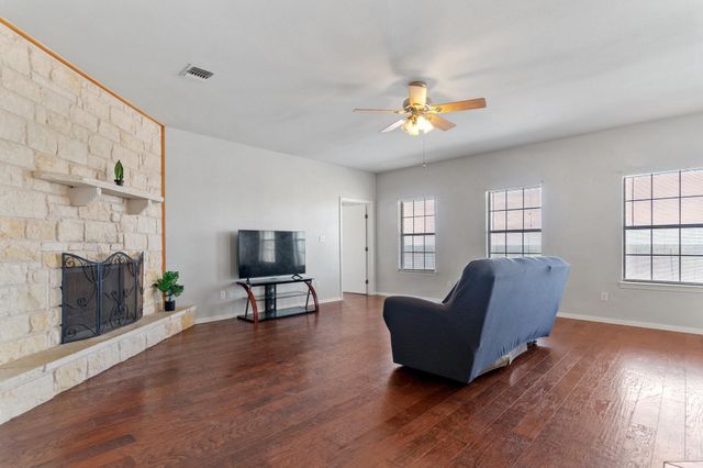 18319 Werchan LN D, Coupland, TX 78615