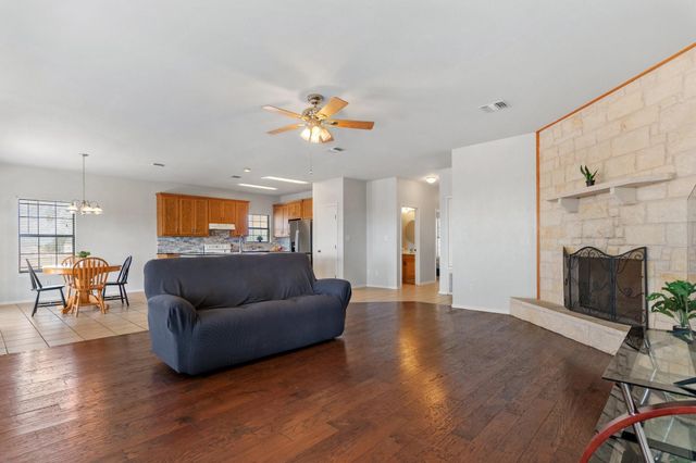 18319 Werchan LN D, Coupland, TX 78615