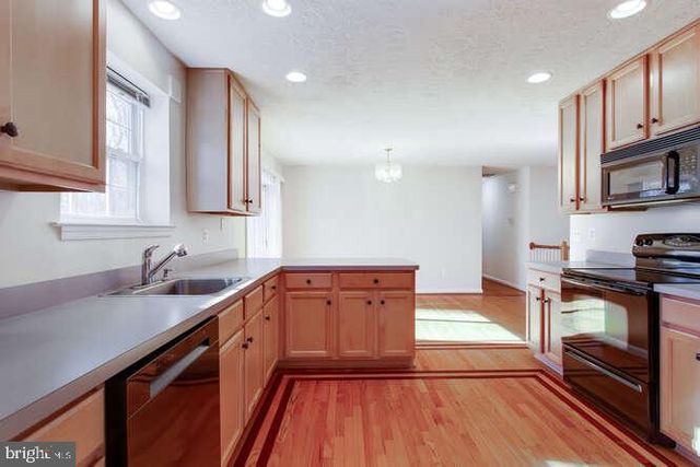 8610 TURKEY HILL RD, La Plata, MD 20646