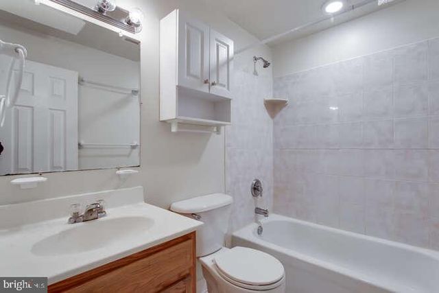 8610 TURKEY HILL RD, La Plata, MD 20646