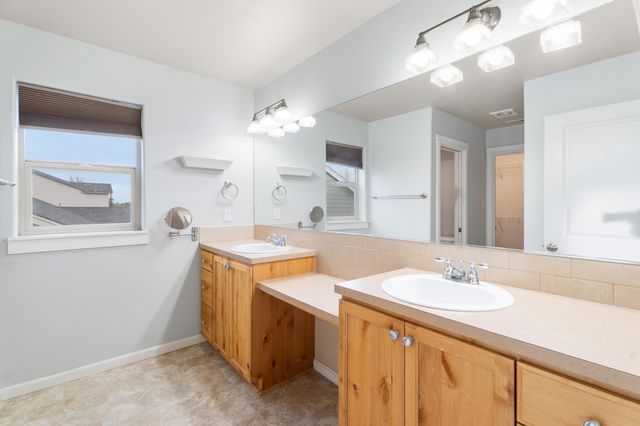 660 NW Greenwood Loop, Redmond, OR 97756