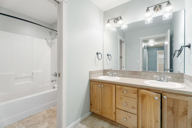 660 NW Greenwood Loop, Redmond, OR 97756