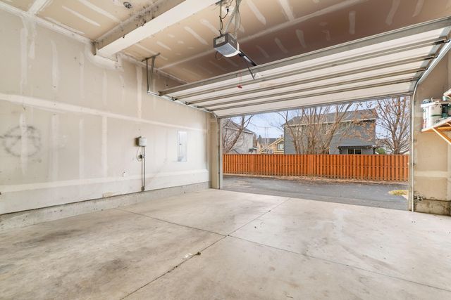 660 NW Greenwood Loop, Redmond, OR 97756