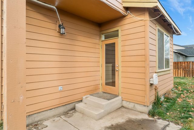 660 NW Greenwood Loop, Redmond, OR 97756