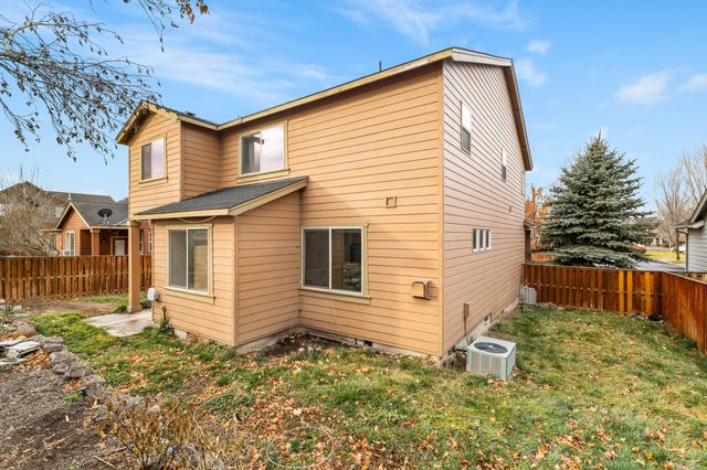 660 NW Greenwood Loop, Redmond, OR 97756