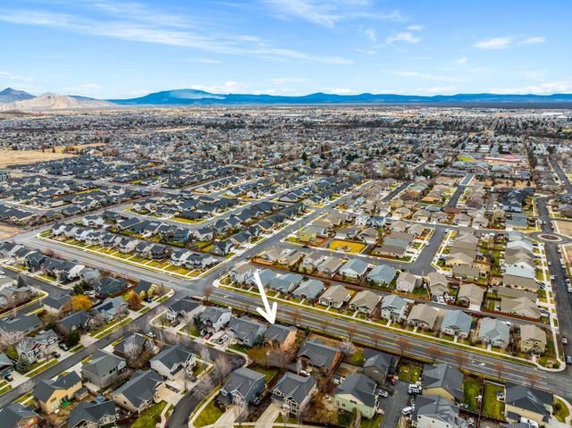 660 NW Greenwood Loop, Redmond, OR 97756