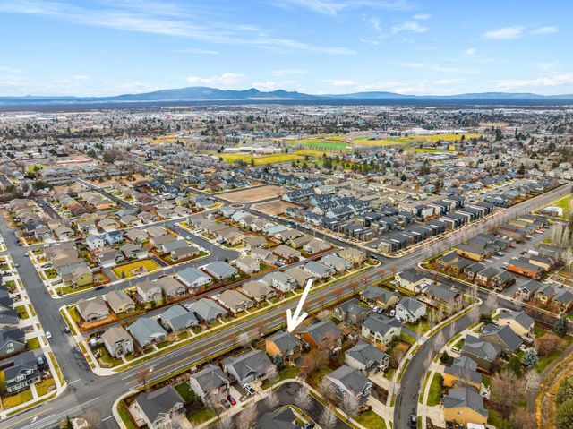 660 NW Greenwood Loop, Redmond, OR 97756