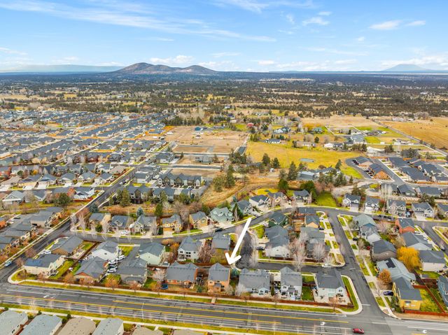 660 NW Greenwood Loop, Redmond, OR 97756