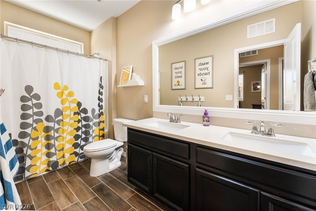 Image 36 of property listing at 9970 Celestial Cliffs Avenue, Las Vegas, NV 89166