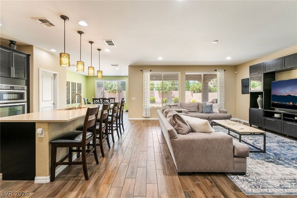 Image 6 of property listing at 9970 Celestial Cliffs Avenue, Las Vegas, NV 89166