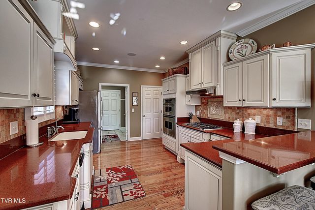 1117 Waterbrooke Lane, Johnson City, TN 37604