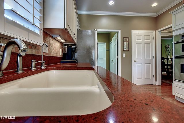 1117 Waterbrooke Lane, Johnson City, TN 37604