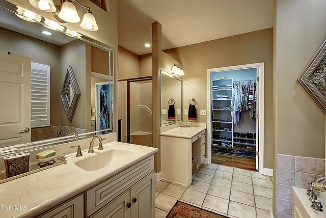 1117 Waterbrooke Lane, Johnson City, TN 37604