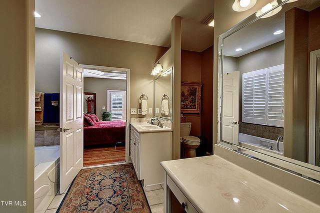 1117 Waterbrooke Lane, Johnson City, TN 37604