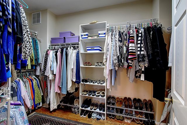 1117 Waterbrooke Lane, Johnson City, TN 37604