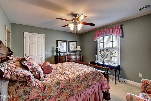 1117 Waterbrooke Lane, Johnson City, TN 37604