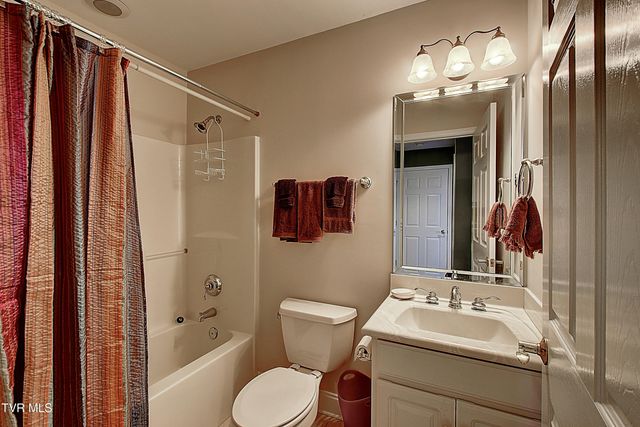 1117 Waterbrooke Lane, Johnson City, TN 37604