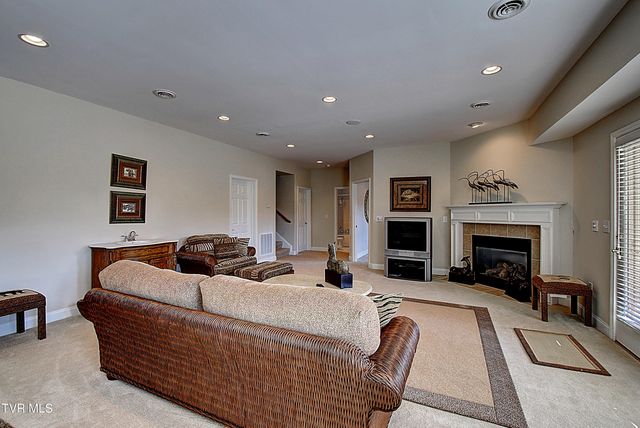 1117 Waterbrooke Lane, Johnson City, TN 37604