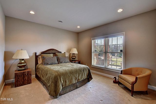 1117 Waterbrooke Lane, Johnson City, TN 37604