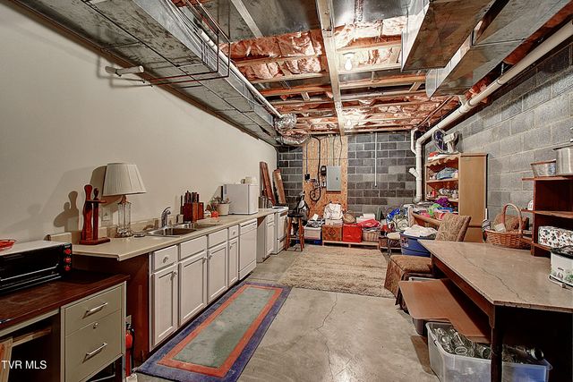 1117 Waterbrooke Lane, Johnson City, TN 37604